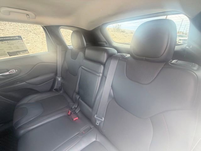 Used 2017 Jeep Cherokee Trailhawk AWD/4WD image 24
