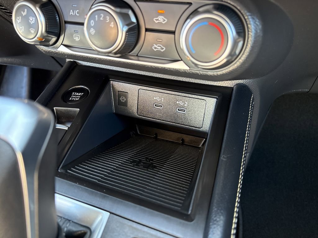 Used 2025 Nissan Kicks SV w/ Illumination Package image 17
