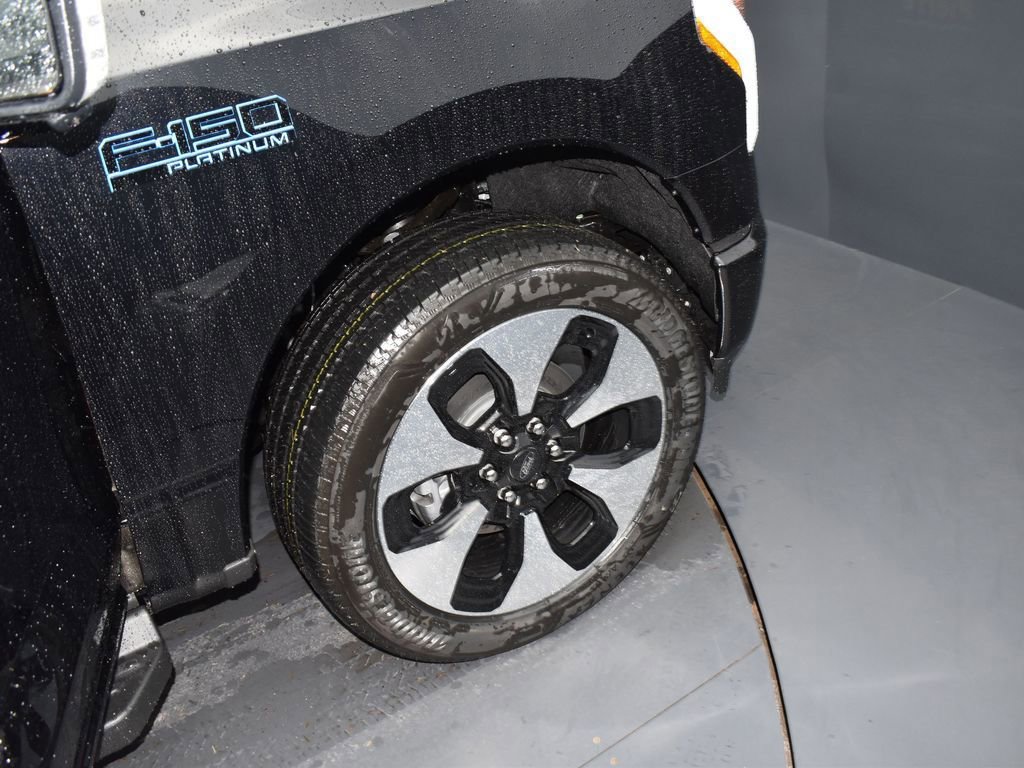 New 2025 Ford F150 Lightning Platinum AWD/4WD image 18