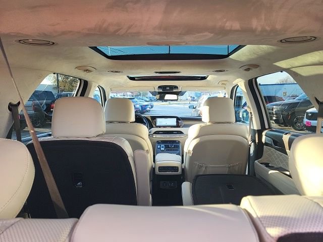 Used 2021 Hyundai Palisade Calligraphy image 2