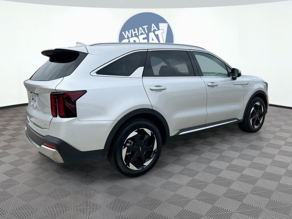Certified 2025 Kia Sorento EX image 6