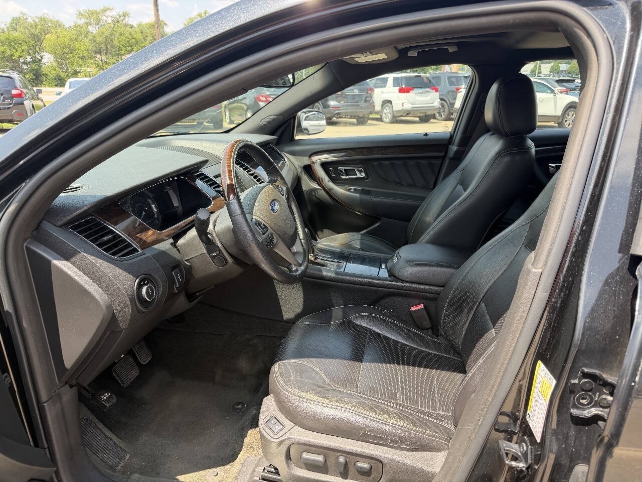 Used 2013 Ford Taurus Limited FWD image 9