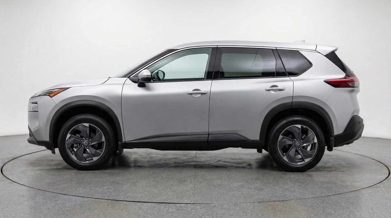 Used 2025 Nissan Rogue SV image 5