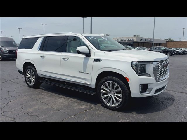 Used 2021 GMC Yukon XL Denali w/ Denali Premium Package AWD/4WD image 2