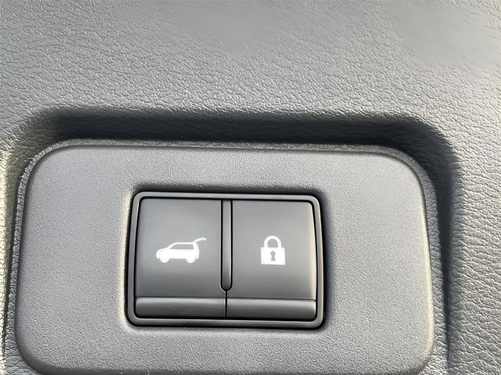 Used 2023 Nissan Rogue SL w/ SL Premium Package image 9