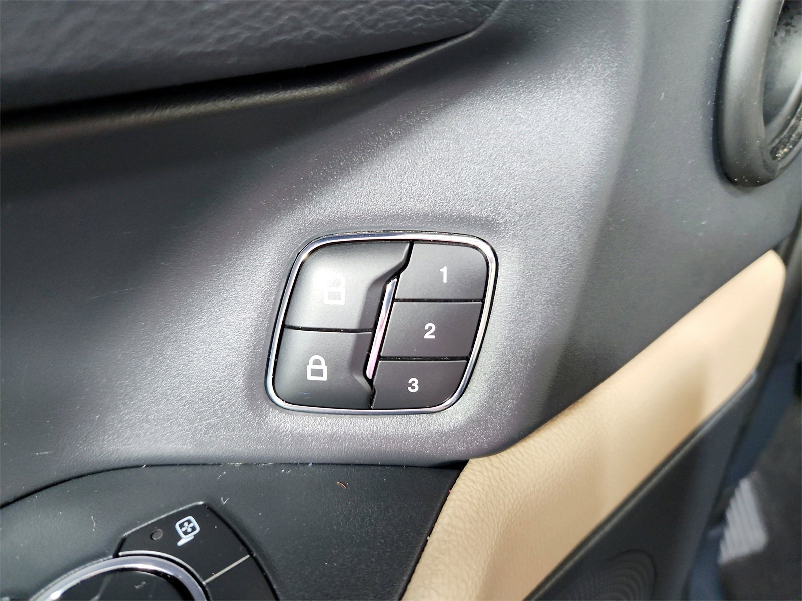 Used 2024 Ford Expedition Limited image 21