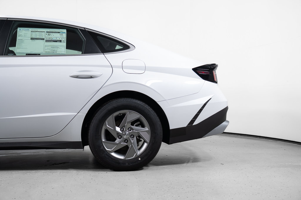 New 2026 Hyundai Sonata SE FWD image 13