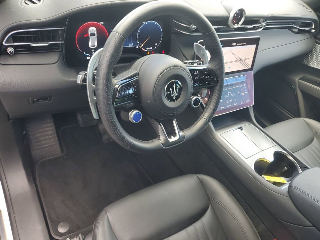 Used 2024 Maserati Grecale GT image 19