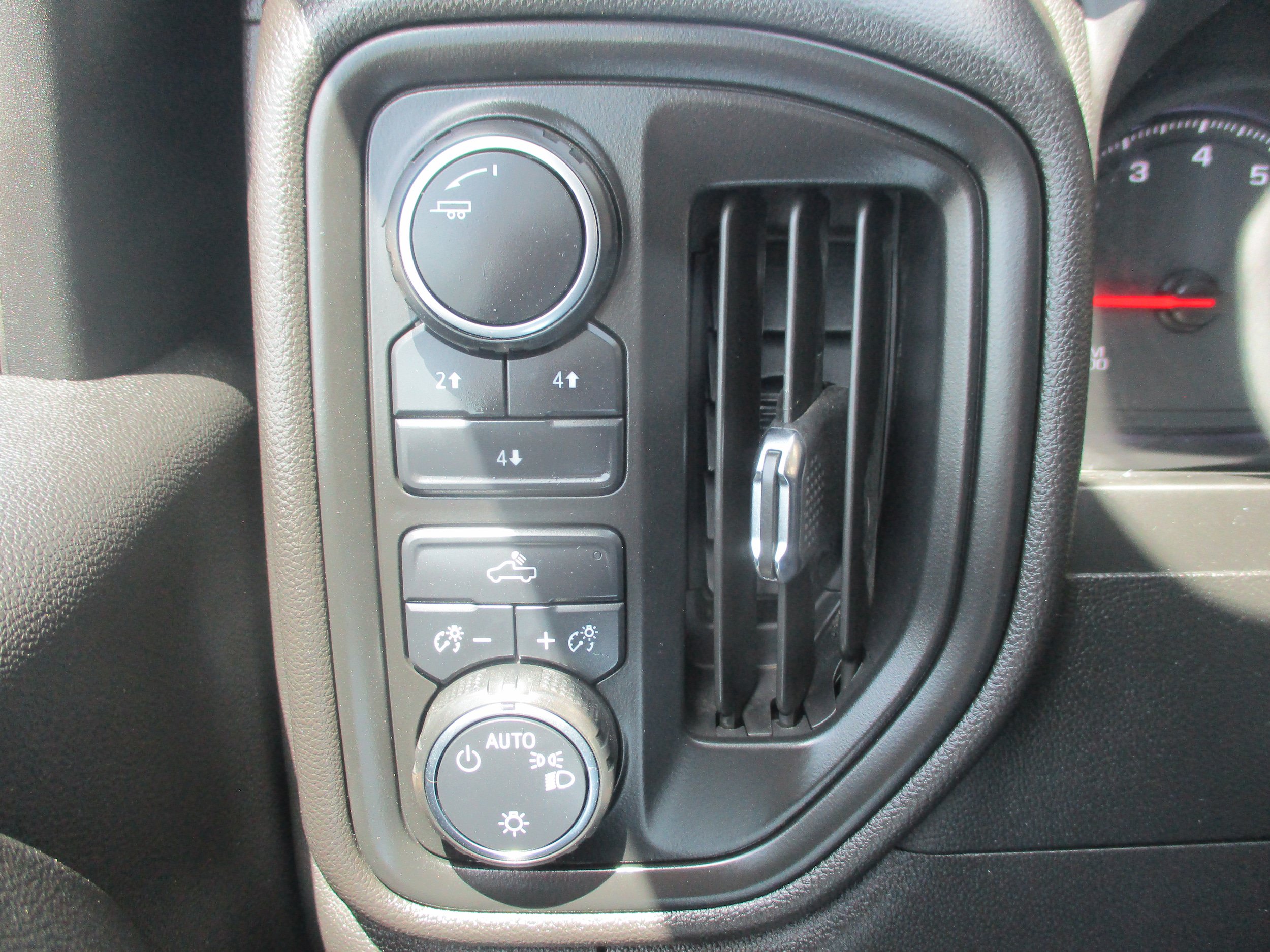 Used 2025 Chevrolet Silverado 2500 Custom w/ Custom Convenience Package AWD/4WD image 20