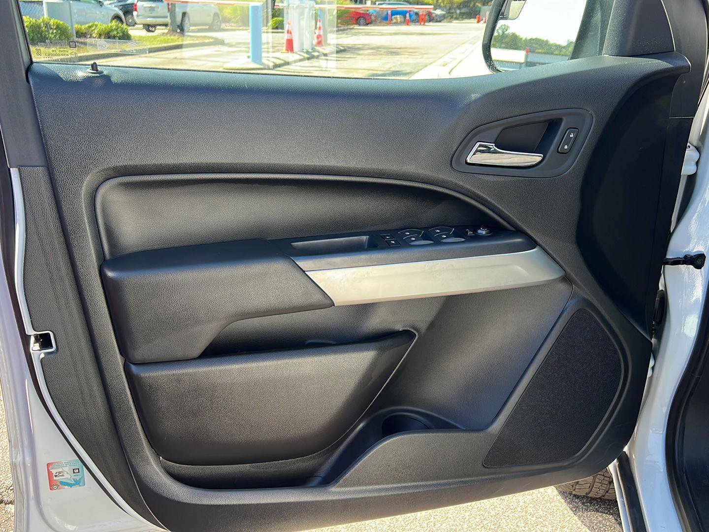 Used 2022 Chevrolet Colorado LT w/ LT Convenience Package image 10