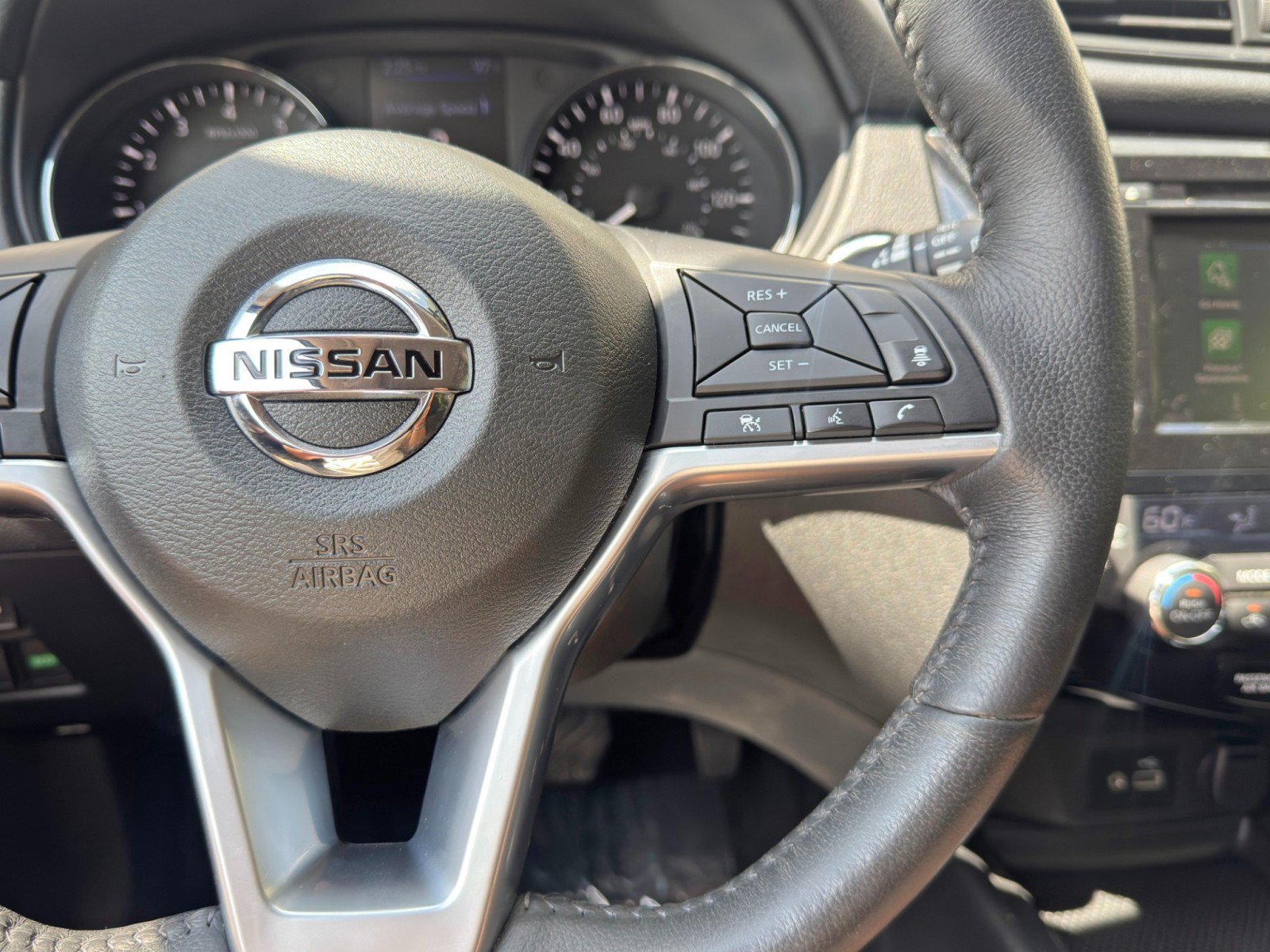 Used 2018 Nissan Rogue SV w/ Sun & Sound Touring Package AWD/4WD image 22