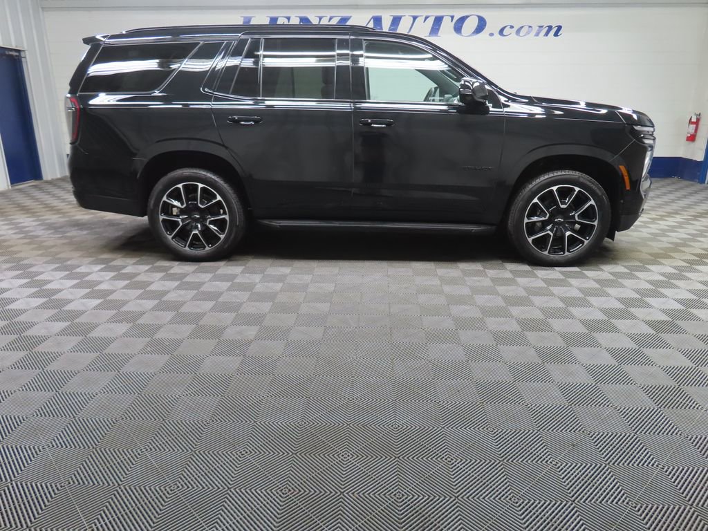 Used 2025 Chevrolet Tahoe RST w/ Comfort Package AWD/4WD image 2