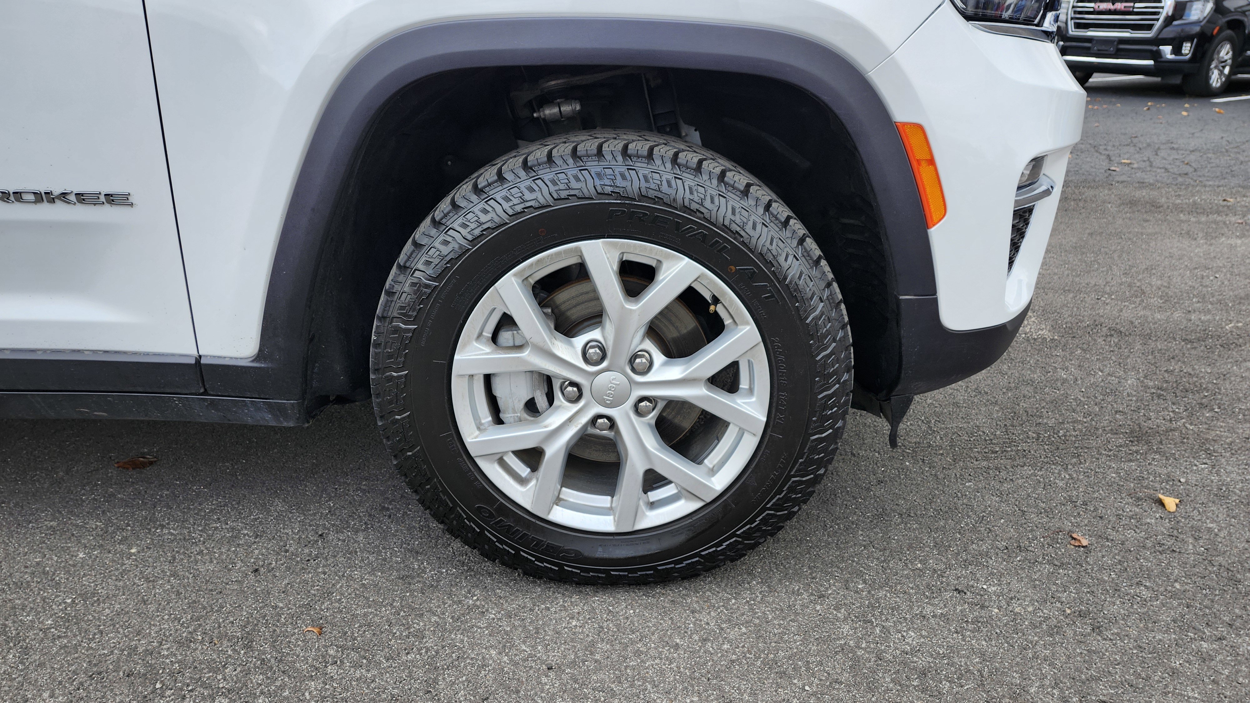 Used 2023 Jeep Grand Cherokee Limited image 12