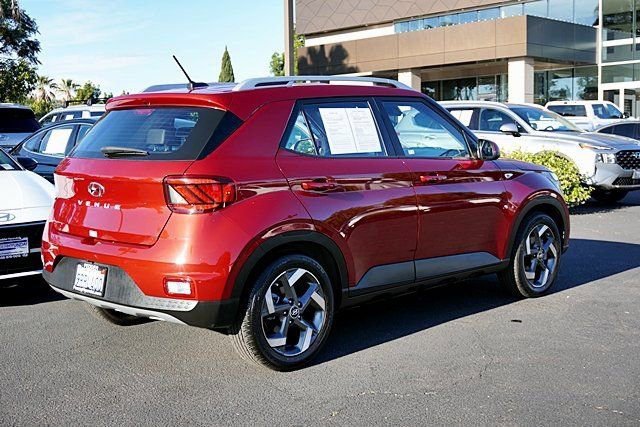 Certified 2025 Hyundai Venue Limited FWD image 8