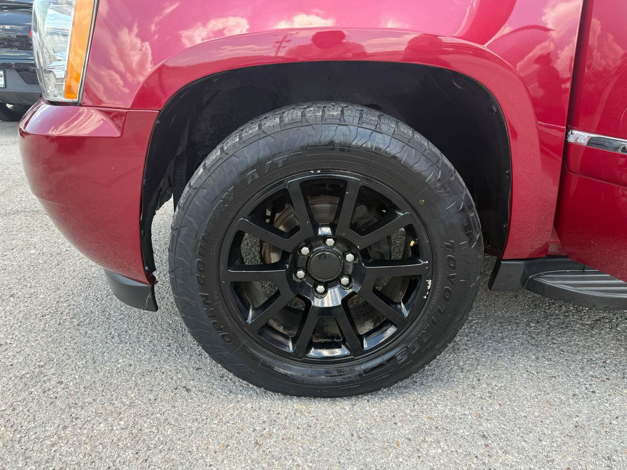 Used 2013 Chevrolet Suburban LTZ RWD image 24