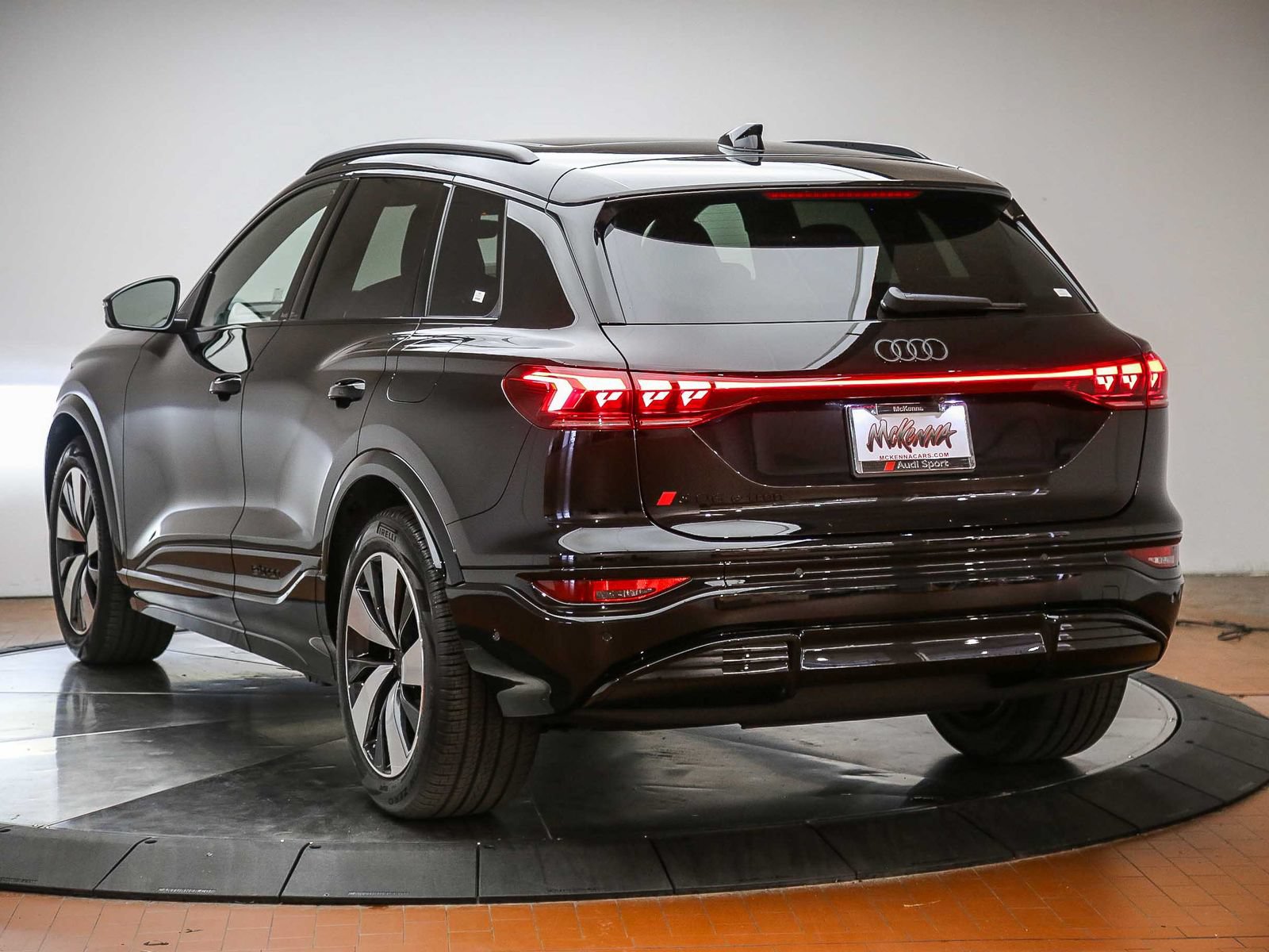 New 2027 Audi SQ6 e-tron Prestige AWD/4WD image 2