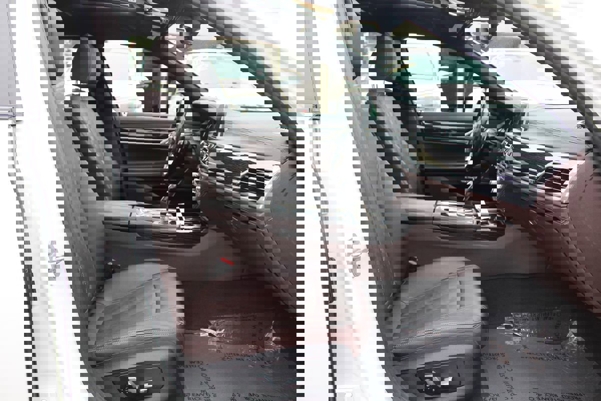 Used 2018 BMW 740i image 23