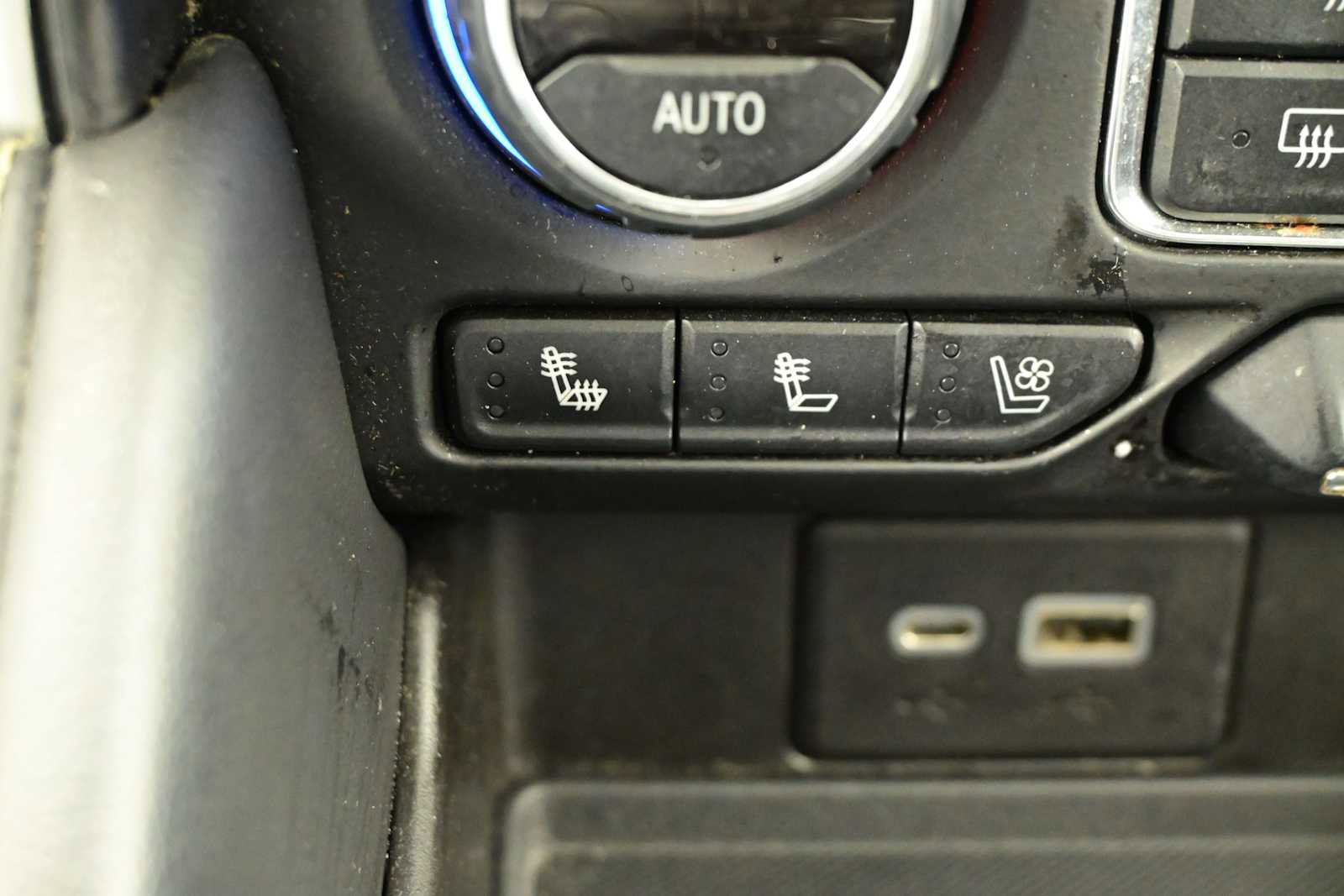 Used 2021 Chevrolet Tahoe Premier w/ Premium Package AWD/4WD image 37