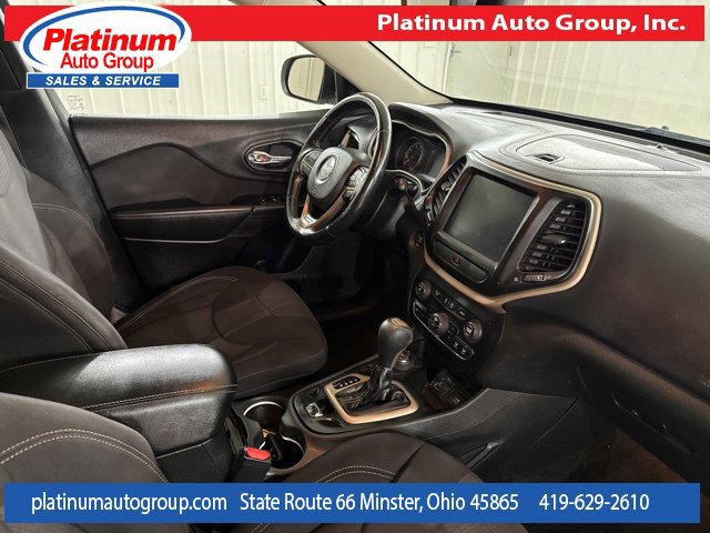 Used 2015 Jeep Cherokee Latitude w/ Comfort/Convenience Group AWD/4WD image 38