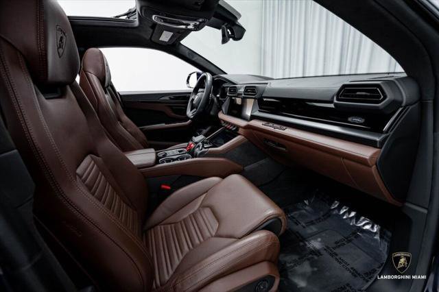 Used 2025 Lamborghini Urus SE image 43
