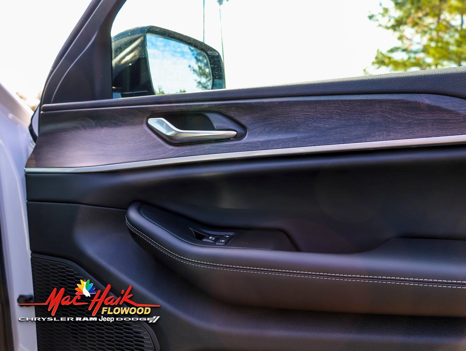 New 2026 Jeep Grand Cherokee Altitude image 11