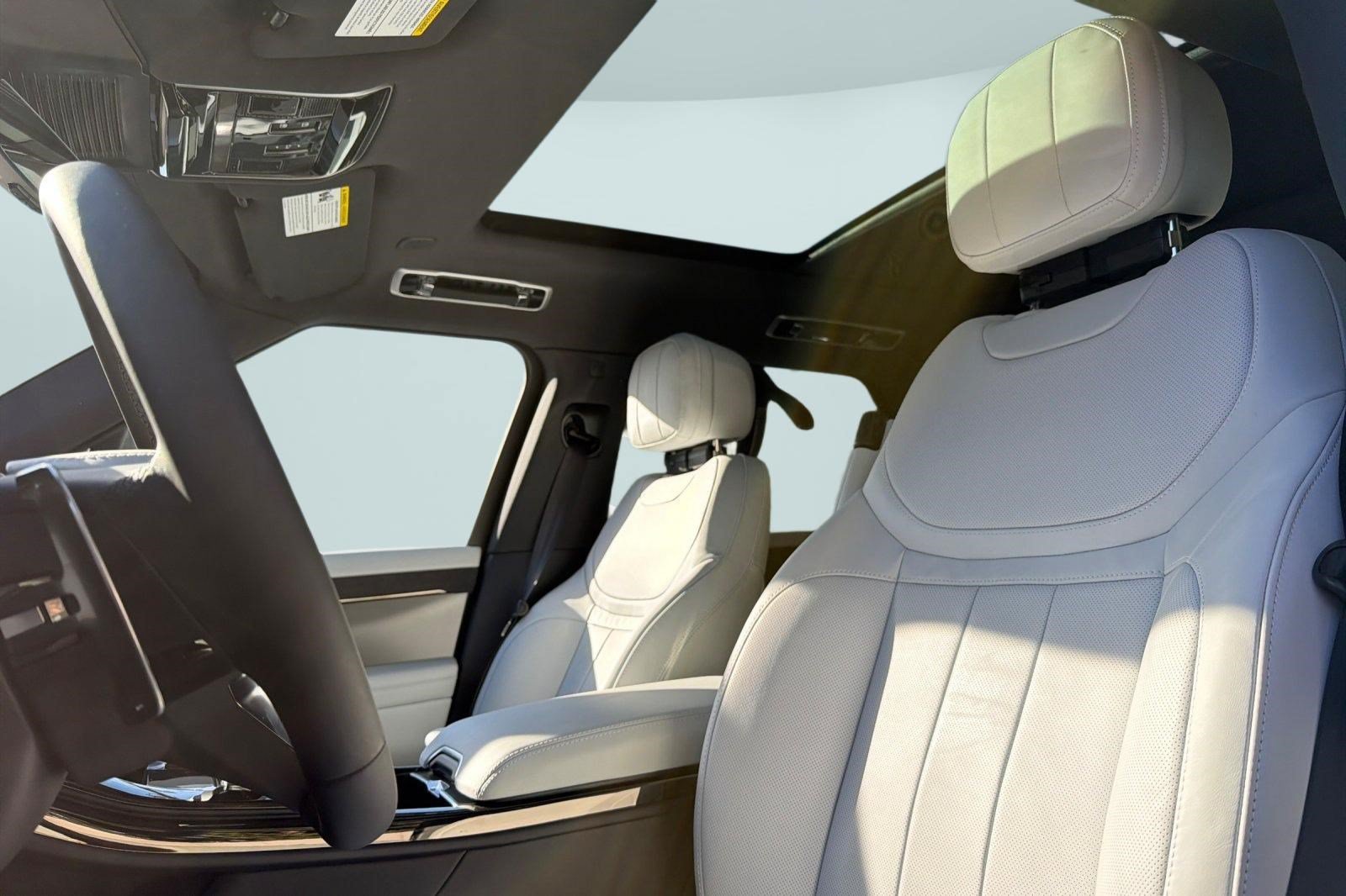 New 2027 Land Rover Range Rover Sport SE AWD/4WD image 4