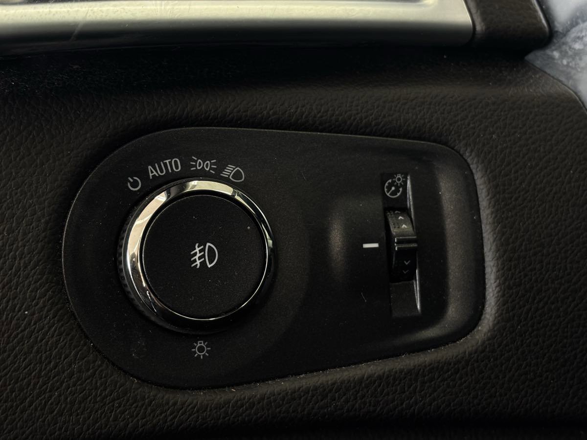 Used 2015 Cadillac SRX Premium w/ LPO, Protection Package FWD image 42