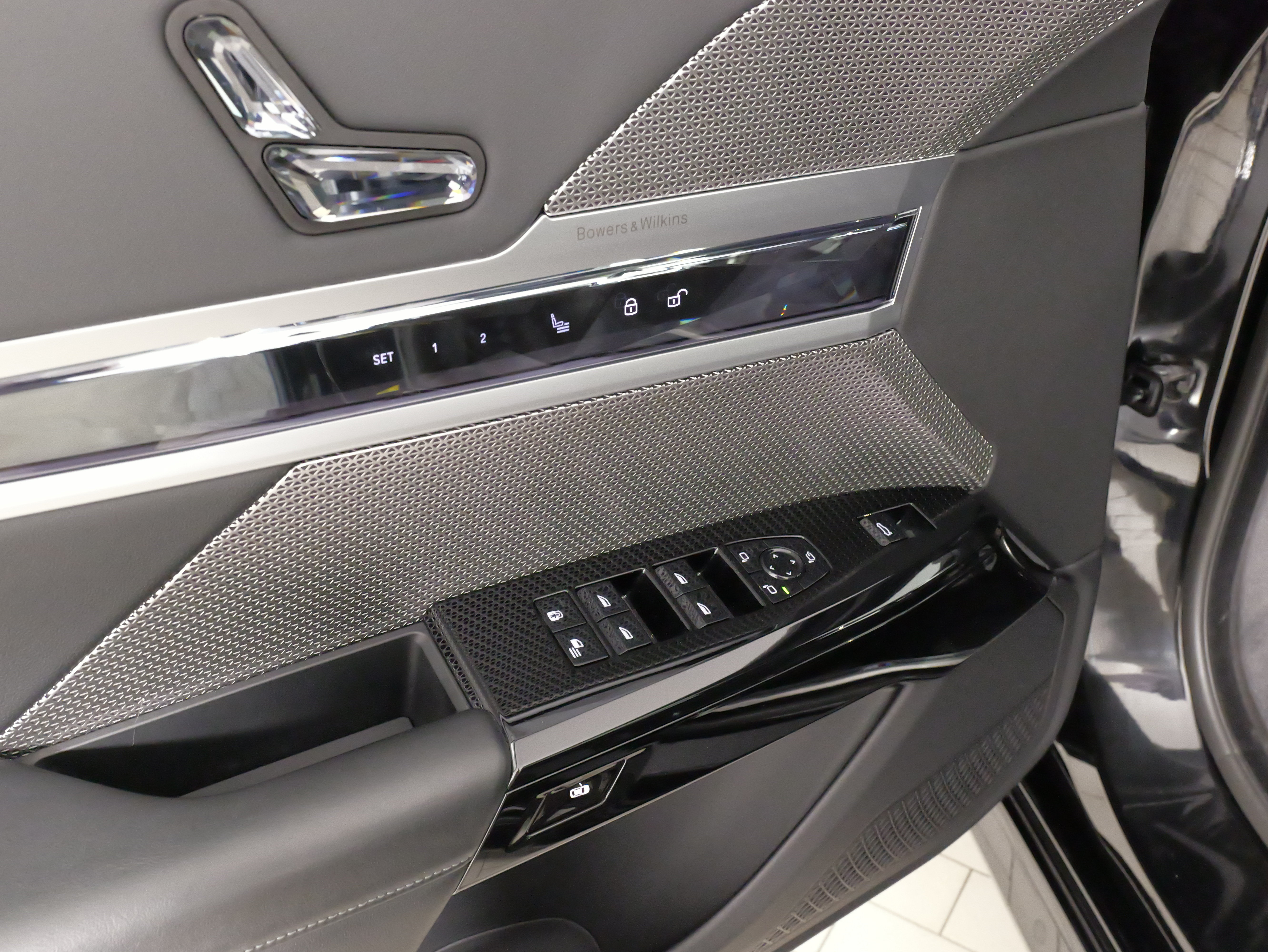 Used 2023 BMW 740i w/ Executive Package RWD image 27