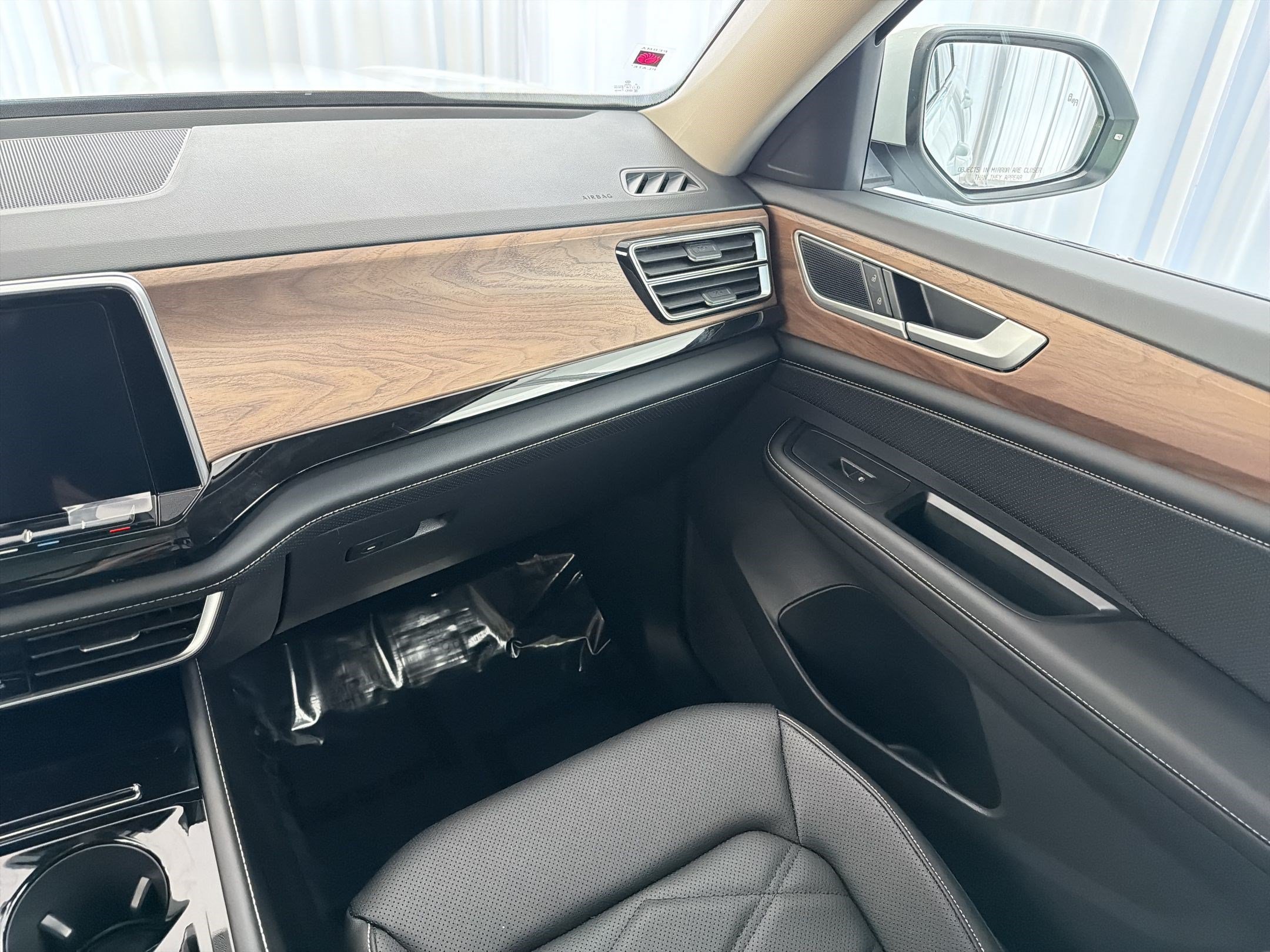 New 2026 Volkswagen Atlas SE FWD image 28