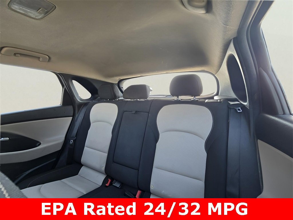 Used 2018 Hyundai Elantra GT image 32