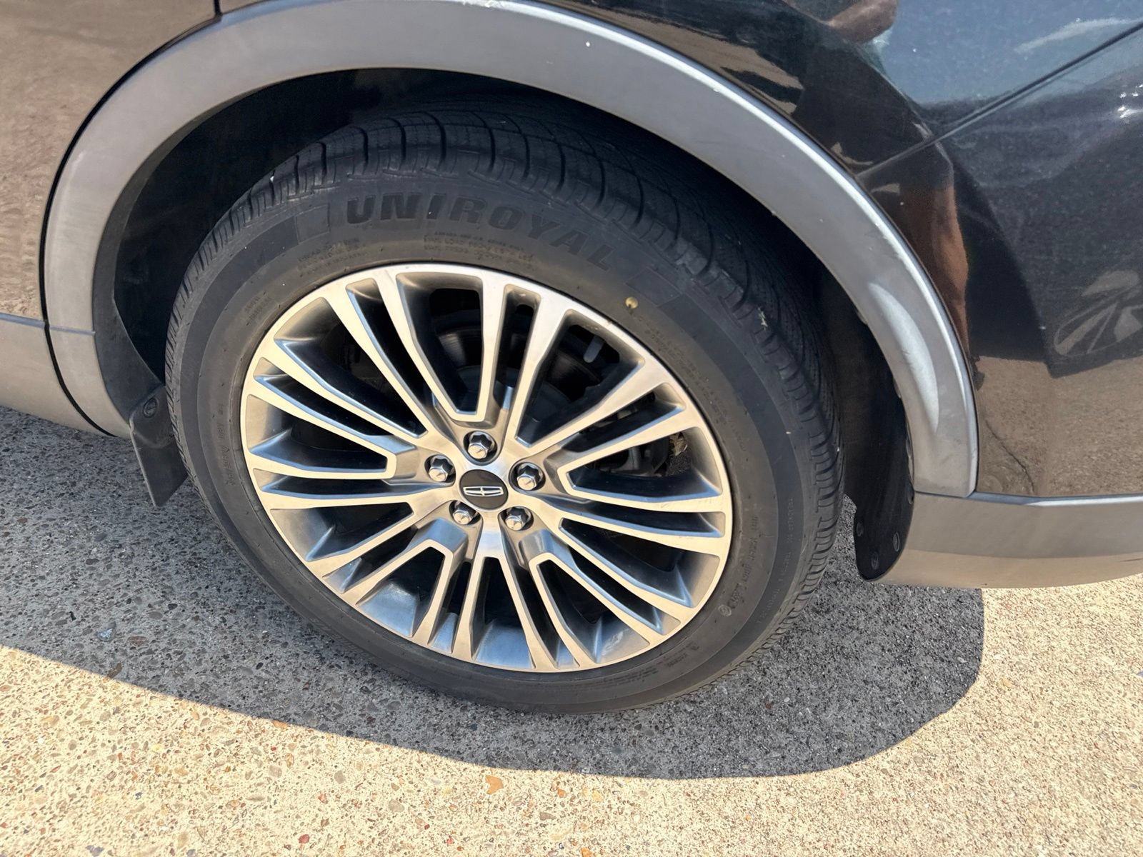Used 2016 Lincoln MKX Reserve w/ Climate Package FWD image 5