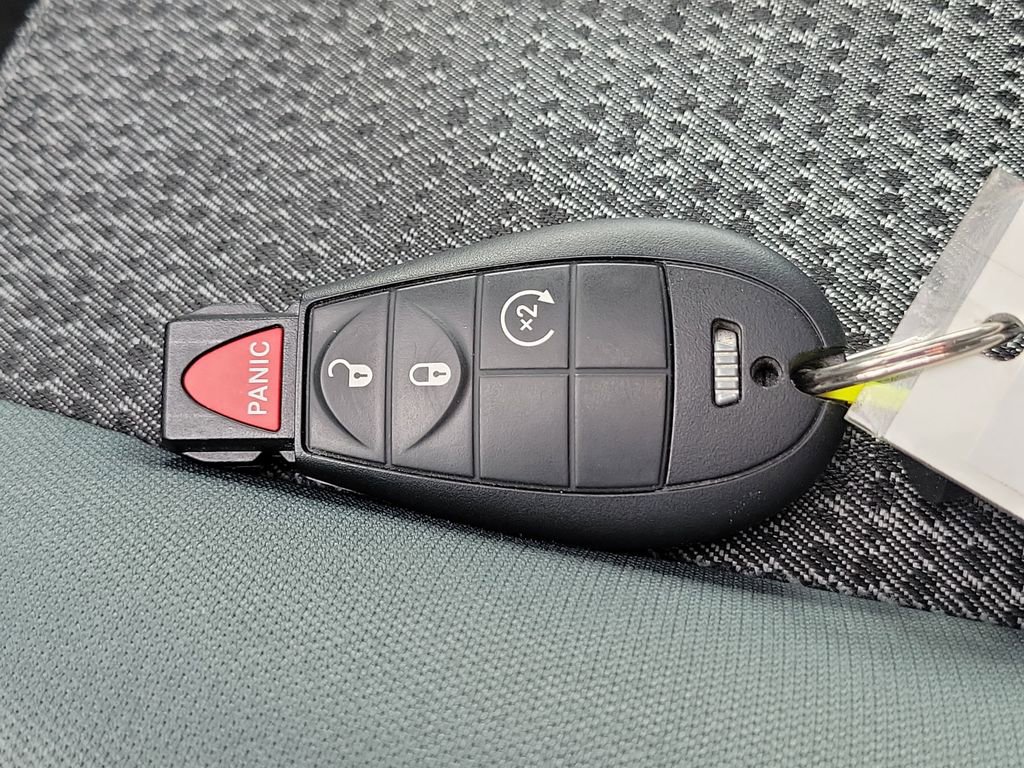 Used 2020 RAM 1500 Classic SLT w/ Luxury Group image 32