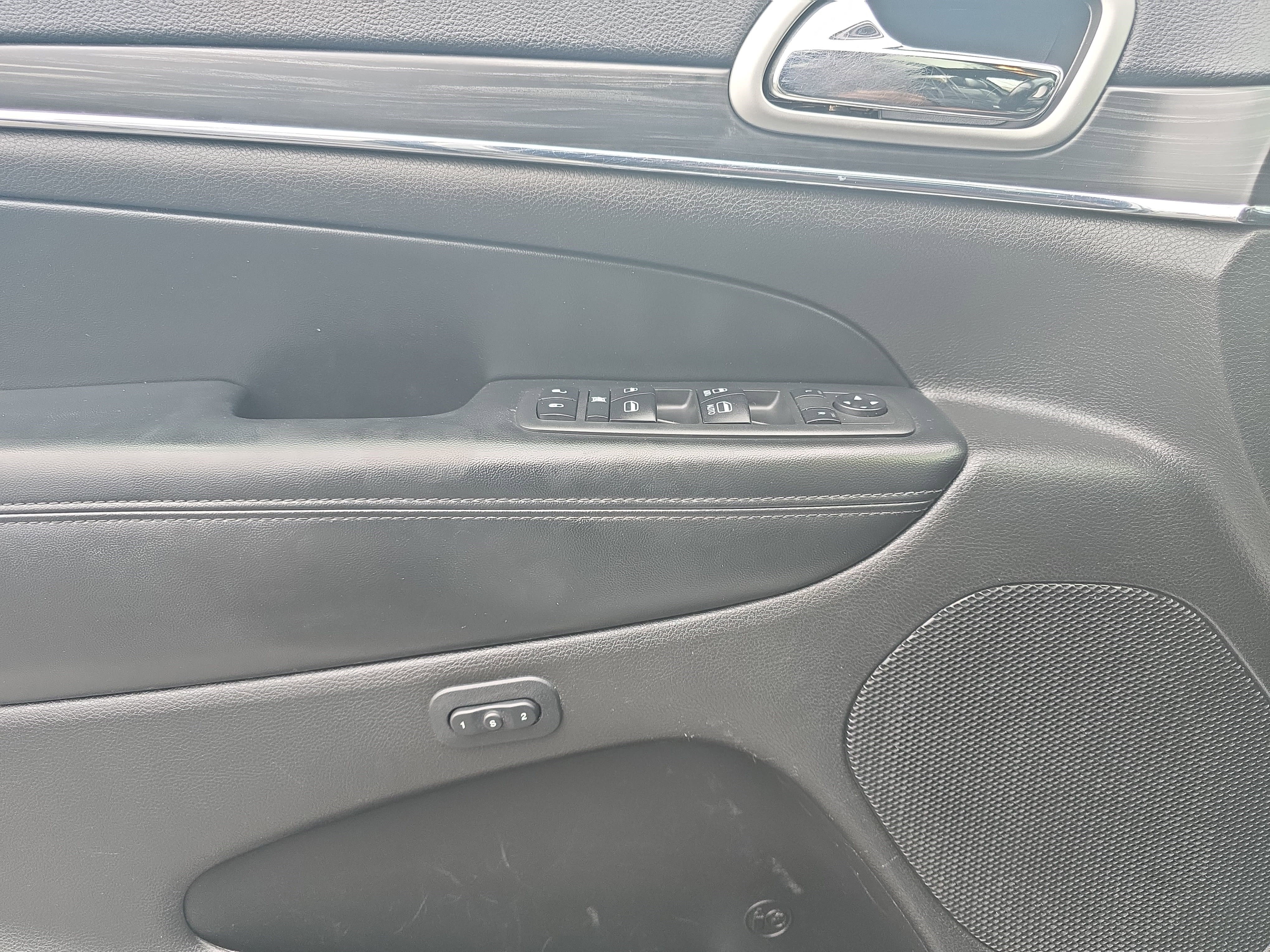 Used 2020 Jeep Grand Cherokee Limited w/ Luxury Group II image 23