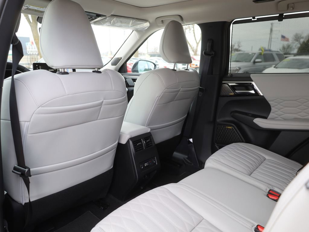 New 2025 Mitsubishi Outlander AWD image 35