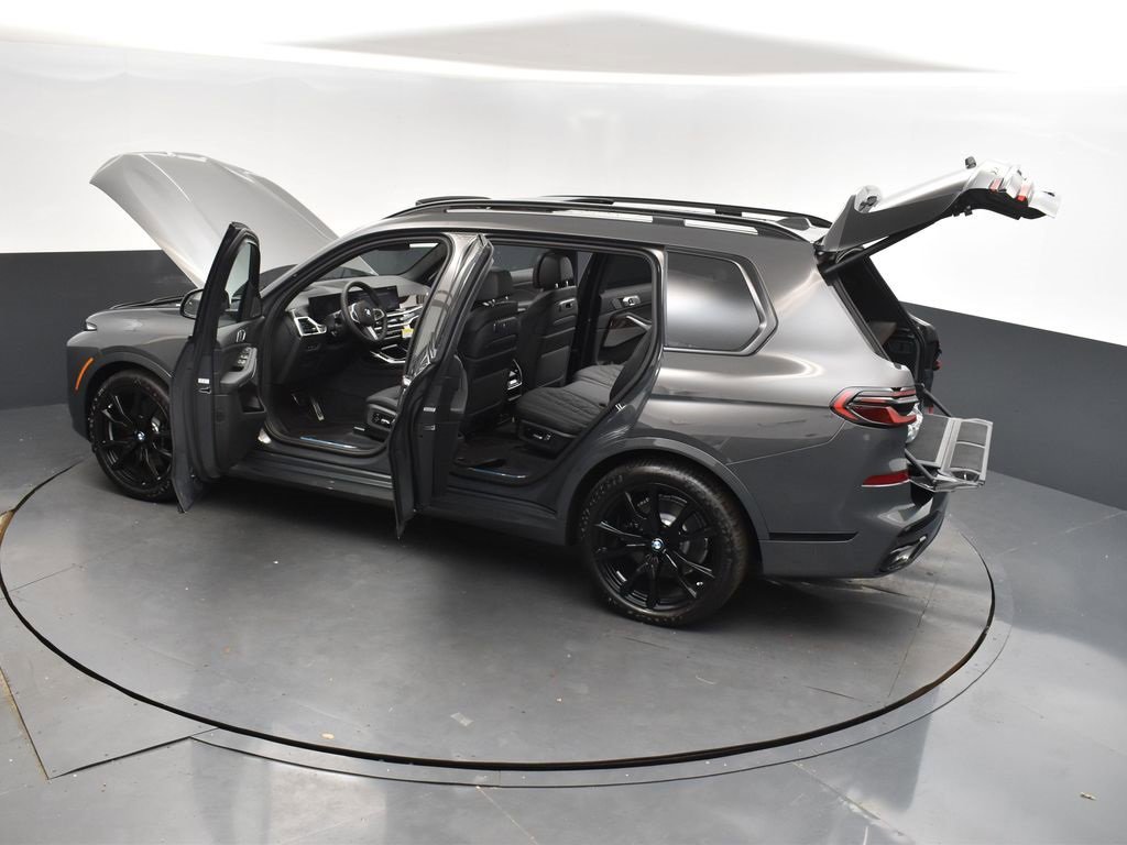 New 2026 BMW X7 xDrive40i w/ Executive Package video 2