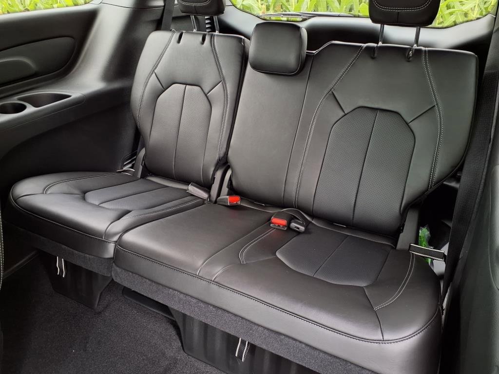 New 2025 Chrysler Pacifica Select image 9