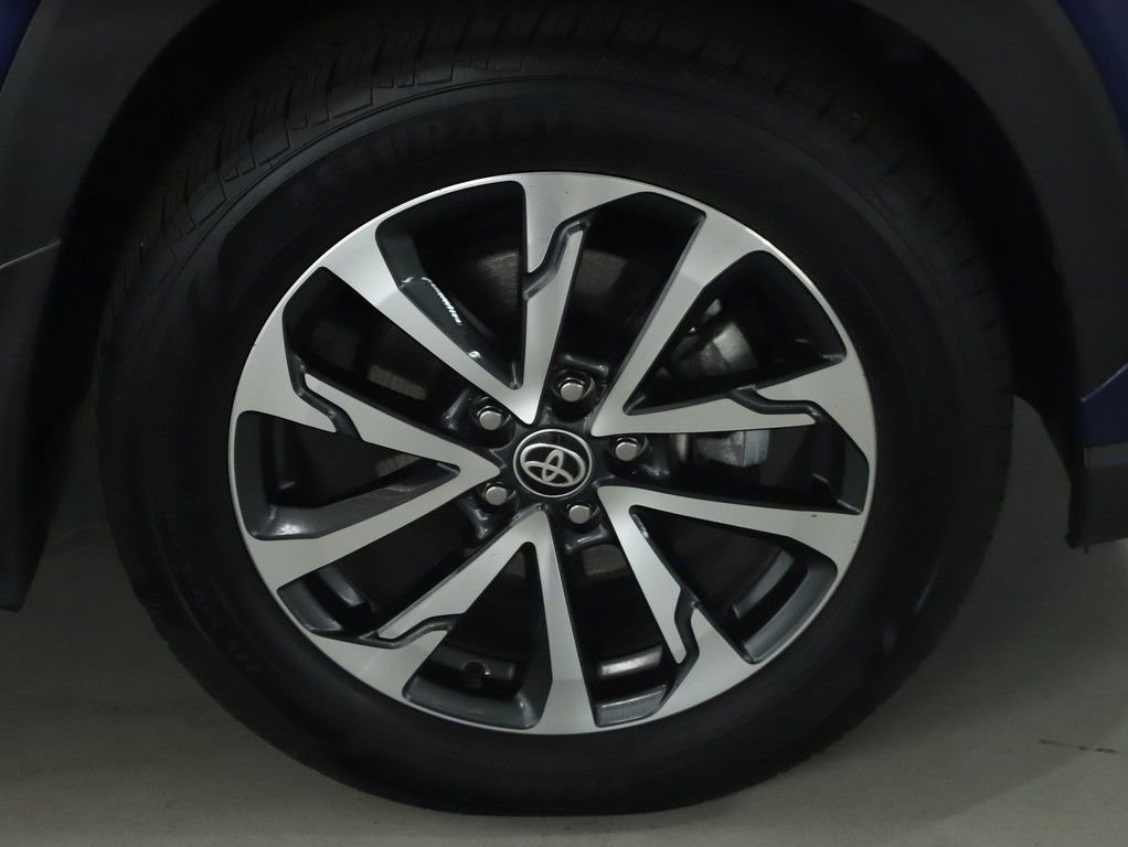 Used 2022 Toyota Corolla Cross XLE w/ Convenience Package AWD/4WD image 11