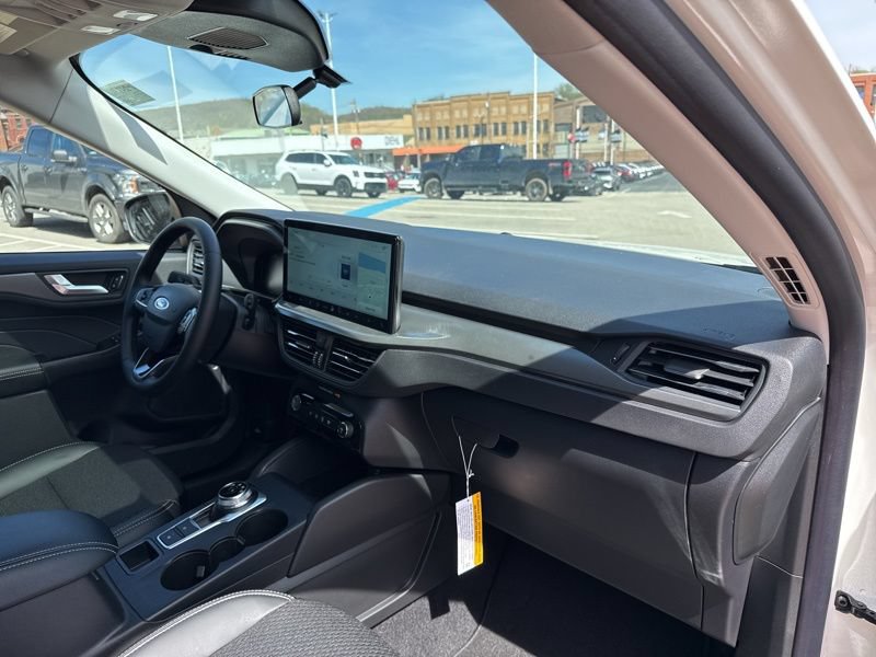 New 2025 Ford Escape SE FWD image 16