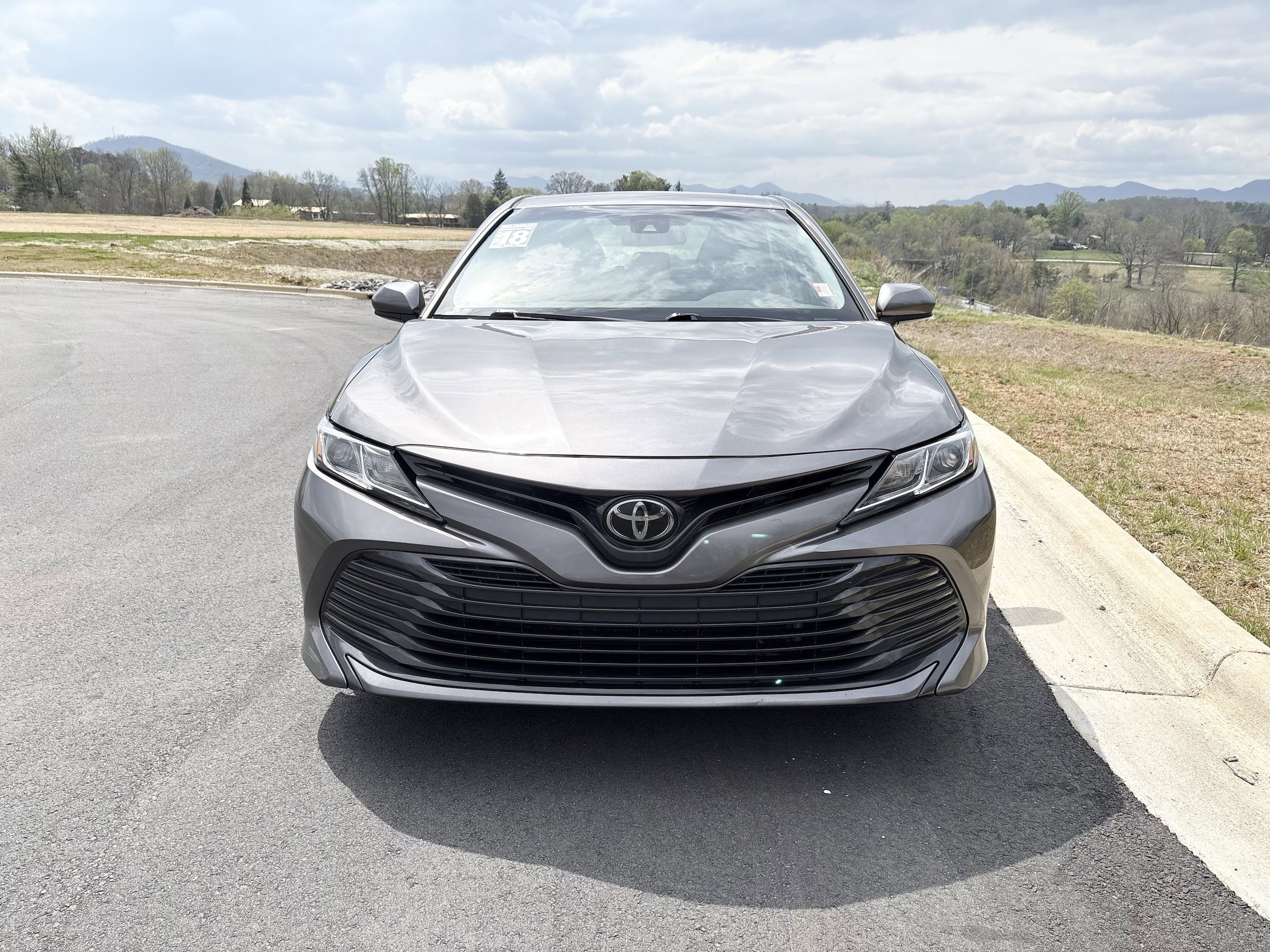 Used 2018 Toyota Camry LE FWD image 2