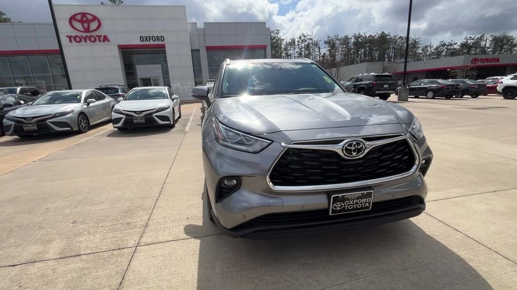 Certified 2026 Toyota Highlander Limited image 9