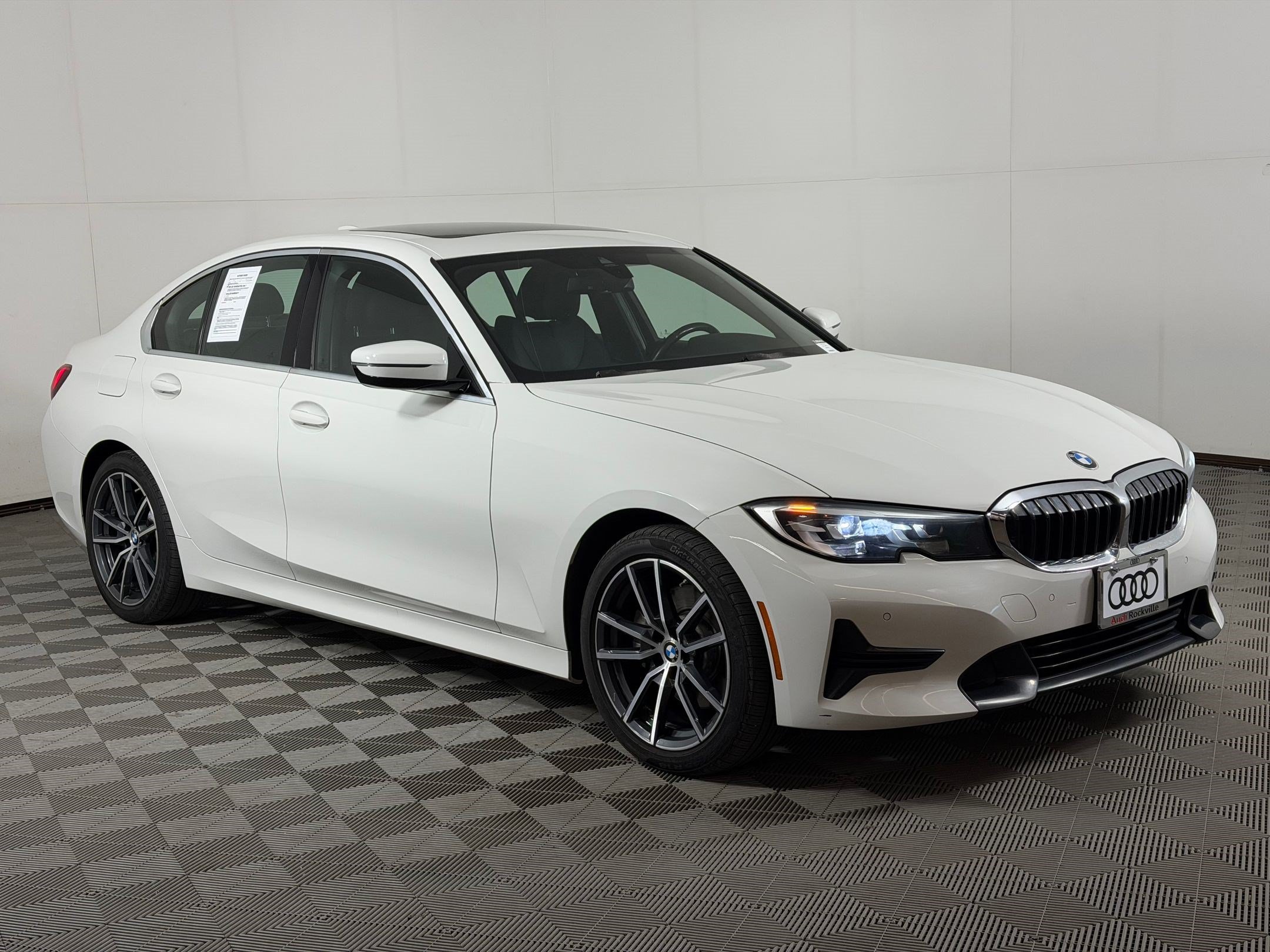 Used 2020 BMW 330i xDrive Sedan w/ Driving Assistance Package AWD/4WD image 7