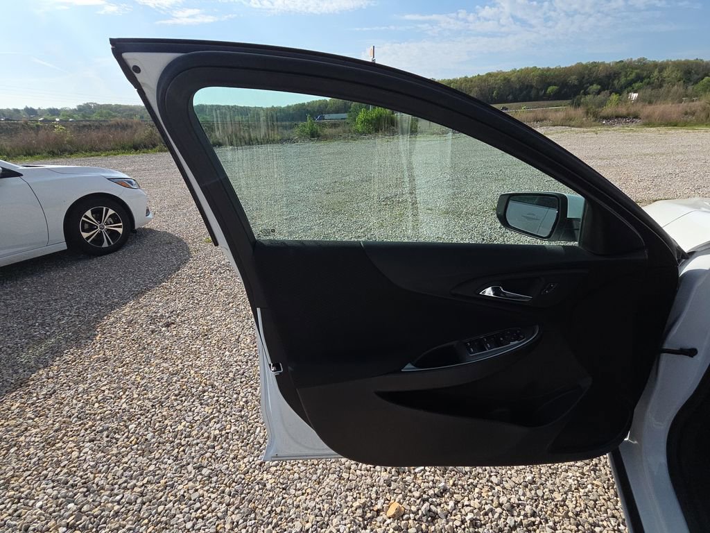Used 2025 Chevrolet Malibu LT FWD image 7