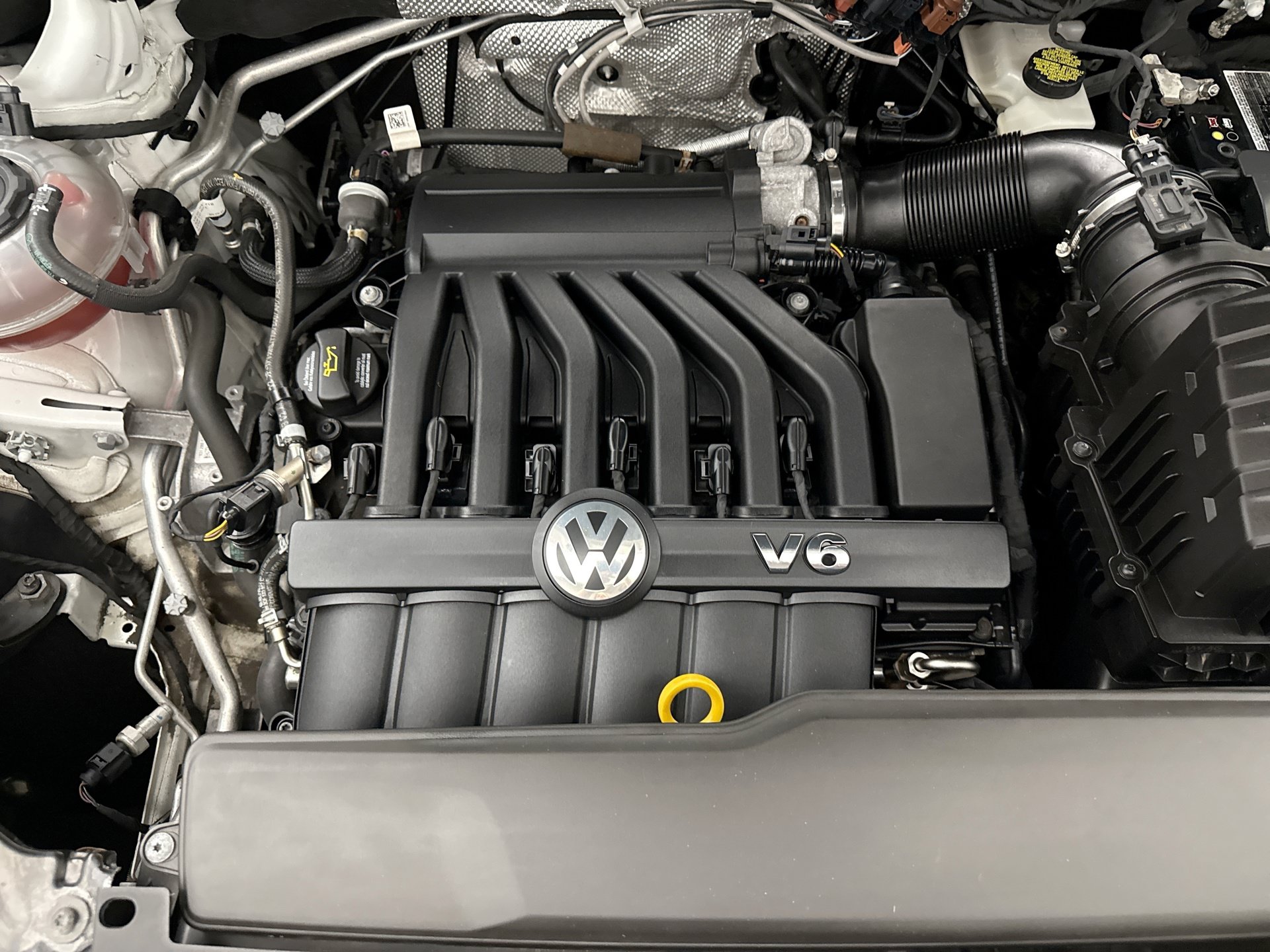 Used 2023 Volkswagen Atlas Cross Sport SEL R-Line AWD/4WD image 27