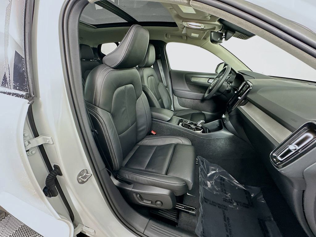 Used 2023 Volvo XC40 B5 Plus w/ Driver Assist Package image 37