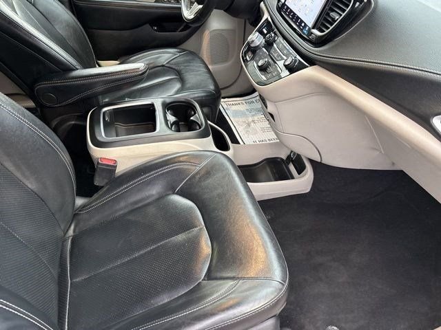 Used 2022 Chrysler Pacifica Touring-L w/ Uconnect Theater Family Group image 41