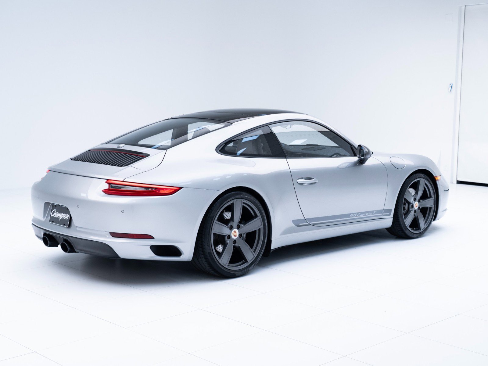 Certified 2018 Porsche 911 Carrera T image 9
