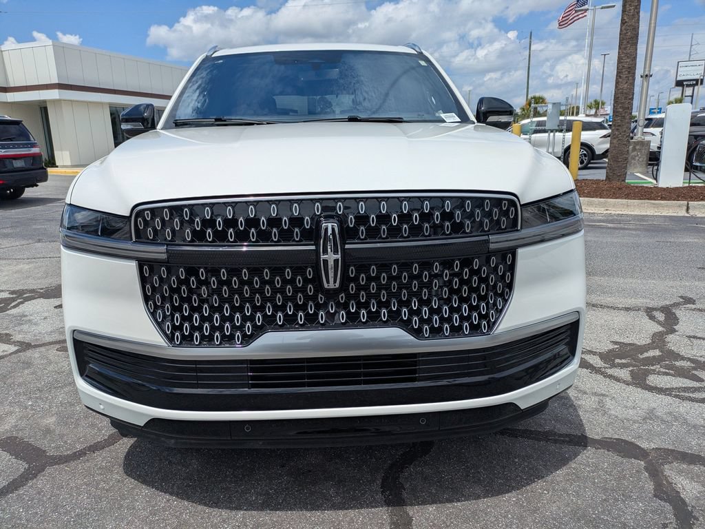 Used 2025 Lincoln Navigator Reserve AWD/4WD image 10