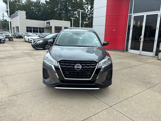 Used 2025 Nissan Kicks Play S FWD image 2