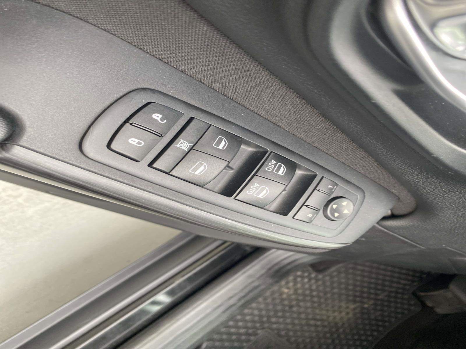 Used 2017 Jeep Cherokee Latitude w/ Safety/Convenience Group image 17