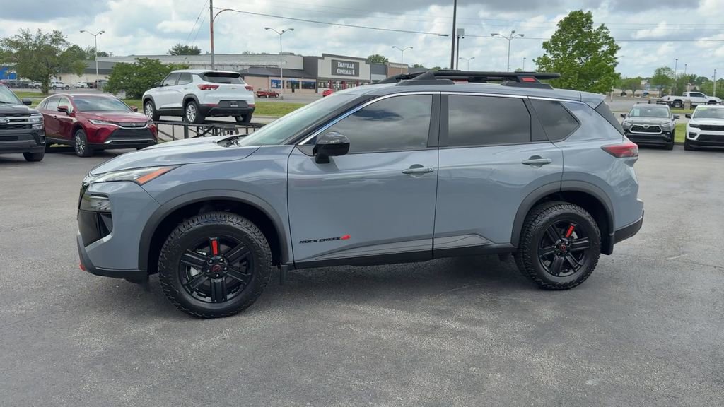 Used 2025 Nissan Rogue SV AWD/4WD image 3